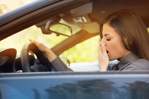 ¿Cómo combatir la fatiga al conducir largos recorridos?