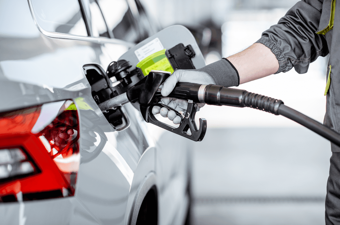 10 sencillos trucos para ahorrar gasolina en tu coche
