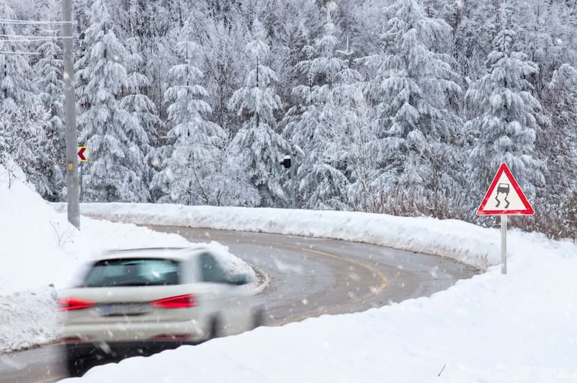 10 consejos de seguridad para conducir con nieve  