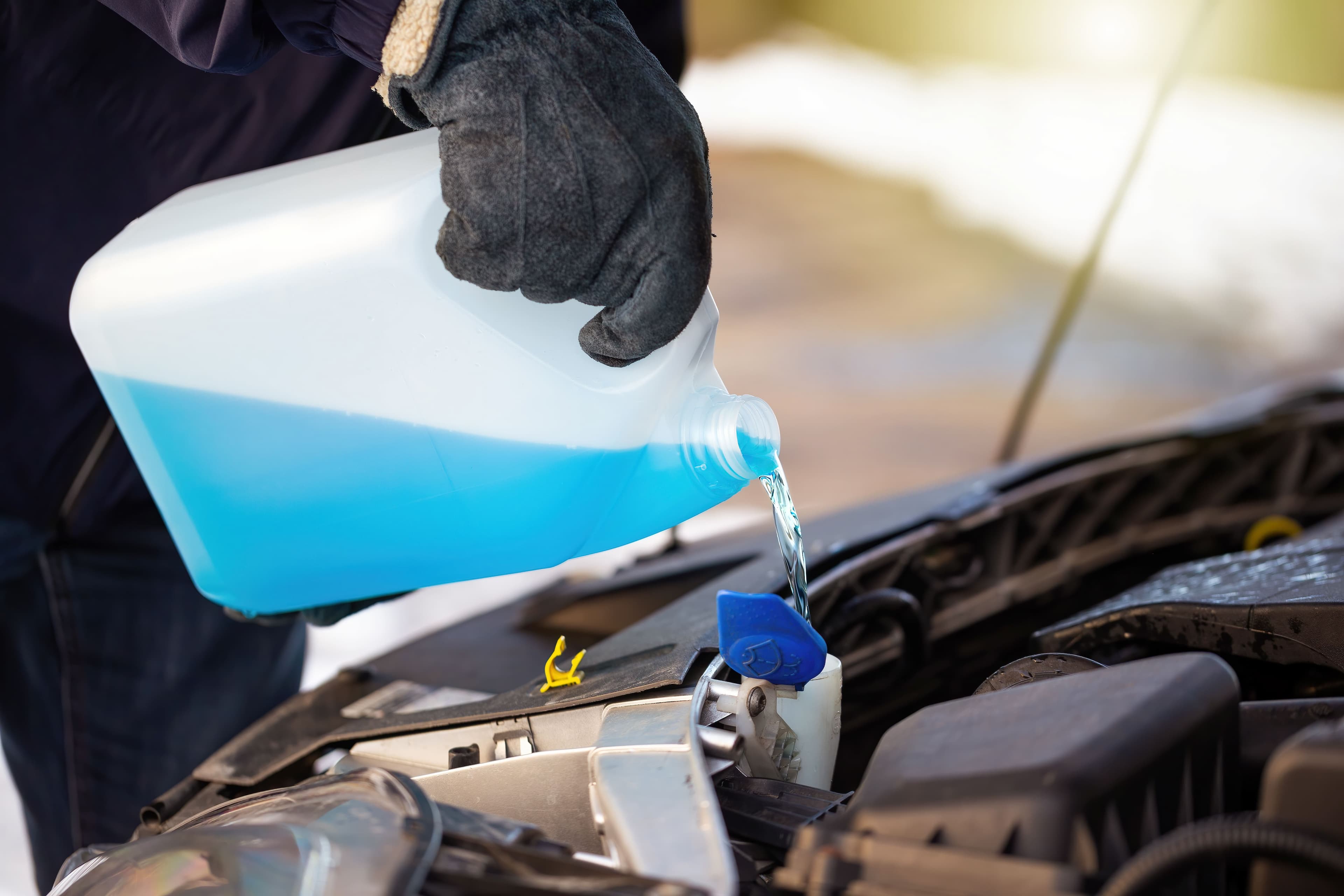 ¿Qué es y cómo cambiar el líquido refrigerante del coche? 